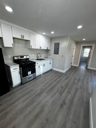 Moderno Estudio en Renta EN SANTA ANA CA