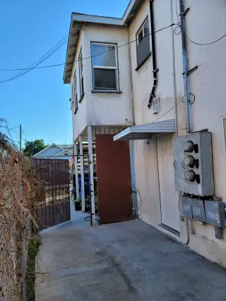 En  1309 1/2 e. 43rd. St. Califica para Low income.