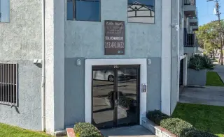 TRENDY FULLY RENOVATED 2 BEDROOM AND 2 BATH IN PRIME K-TOWN LOCATION
