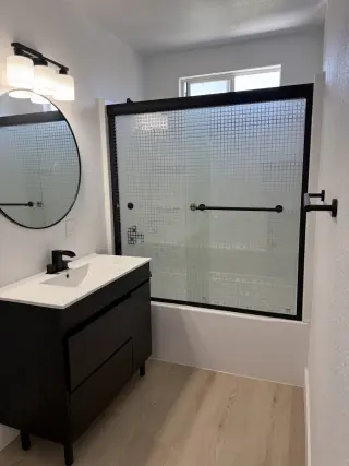 Fullerton 2 Bedroom 1 bath Apartment with A/C