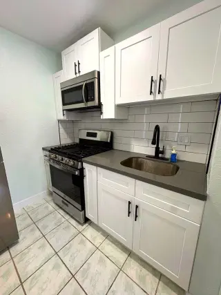 Estudio Amueblado en E 78th Street $1,162 - Dos Meses Gratis