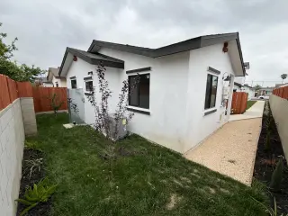 ADU/ Casita nueva de renta 2 Recámaras y una oficina