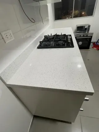 Cuarzo blanco estelar para cocinas, baños, paredes interiores