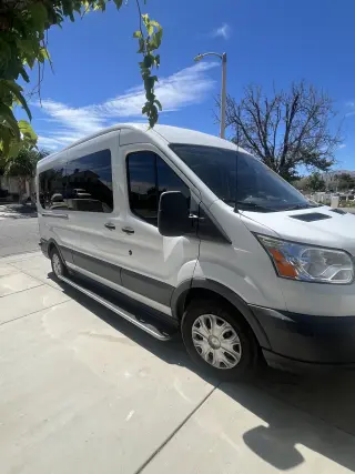 Ford Transit 2019 - Perfecta para Negocios o Viajes