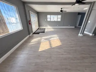 2 oficinas comerciales localizadas en 1800 Lewis Ave Las Vegas Nevada 89101