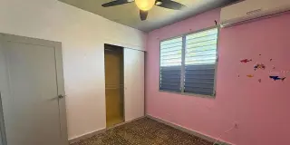 Esta propiedad cuenta con 3 dormitorios y 1 baño.