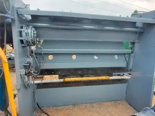 PRENSA DOBLADORA CINCINNATI 14' x 225 Ton