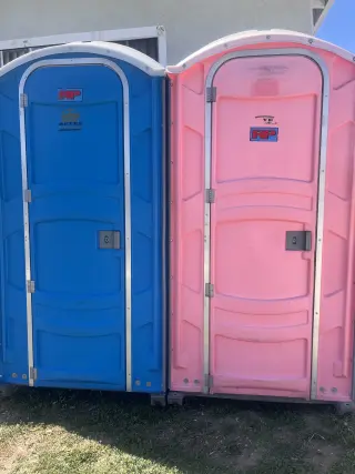Baños para fiestas y construcción