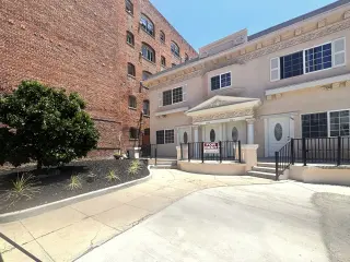 Casa en renta 4 recamaras 2 baños $3800
