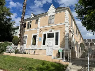 MOVE - IN SPECIAL Fully Renovated Studio in Prime Los Angeles Location