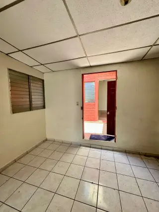 Propiedad comercial en Santa Ana 3 habitaciones en zona de alto tránsito