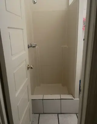 Cuarto grande de renta con baño