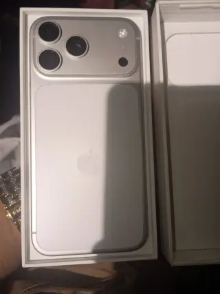 $1,300 ofertas aceptadas iPhone 17 Pro Max 512 GB – Desbloqueado de Fábrica