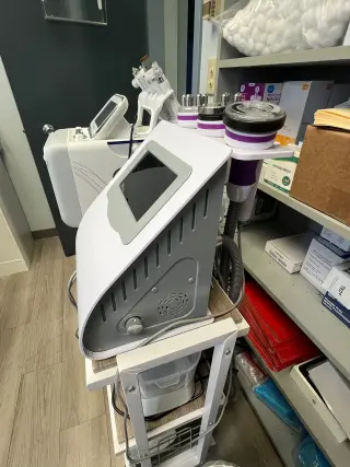 Máquina de Cavitación y RF (Quemar Grasa Corporal)
