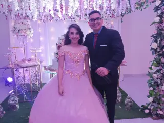 Animador y maestro de ceremonias de matrimonios.