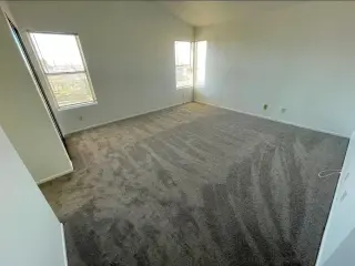 Rento cuarto grande con baño