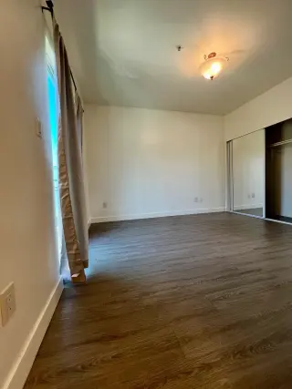 Apartamento de 2 Recámaras y 2 Baños en Renta Van Nuys 2 Bedroom Bath Apartment
