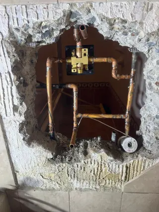 Servicios de Plomería 24/7 - JR Plumbing