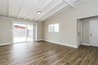 3 dormitorios, 2 baños, listo para habitar.