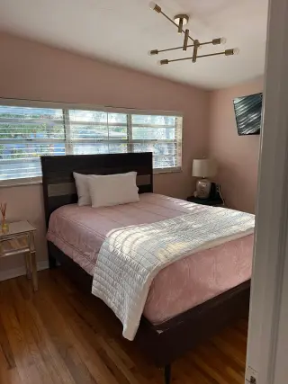 Located in the heart of South Tampa's Ballast Point neighborhood, this 3 bedroom