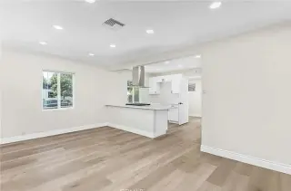 charming 2 bedroom Remodeled
