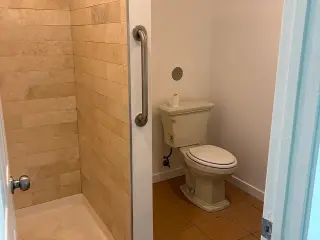 Santa Ana CA 2 bedrooms, 1-1/2 bath in rear of duplex