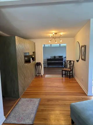 Located in the heart of South Tampa's Ballast Point neighborhood, this 3 bedroom