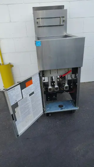 Freidora Comercial Frymaster de Gas Natural – Funcionando