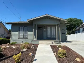 3bd/1bath home in Uptown Whittier.