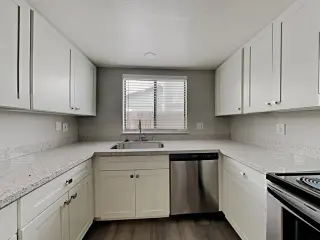 3 dormitorios, 2 baños, listo para habitar.