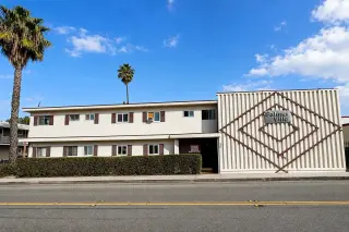 Glendale: 2 recámaras en dos niveles | $2,450/mes