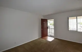 Beautiful Upstairs 1-Bedroom Apartment in Covina