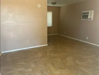 Baño completo Unidad de A/C en la sala y el dormitorio 1 recámara