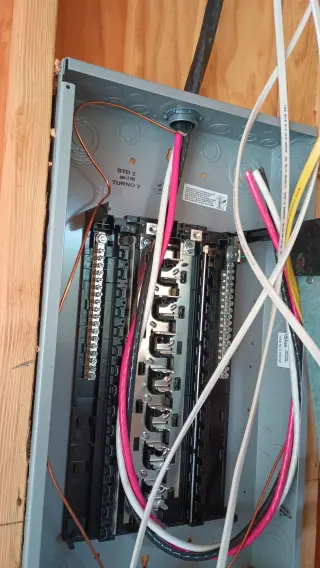 Busco trabajo de ayudante de electricista