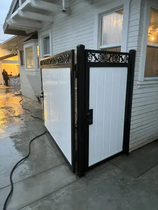 Puertas de Garaje de Madera Elegantes en Venta