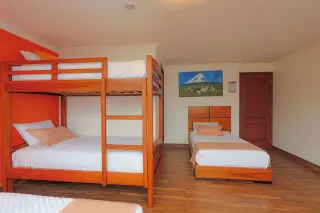 HOTEL QUITUS AIRPORT / 6 MIN DEL AEROPUERTO INTERNACIONAL MARISCAL SUCRE QUITO