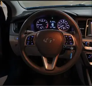 2019 Hyundai Sonata SE — 49,090 millas $11,650 | Koreatown, Los Ángeles