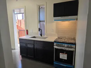 SE RENTA CASITA TRASERA