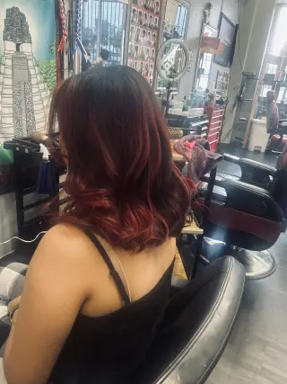 Servicios de Barbería y Belleza Yasmin