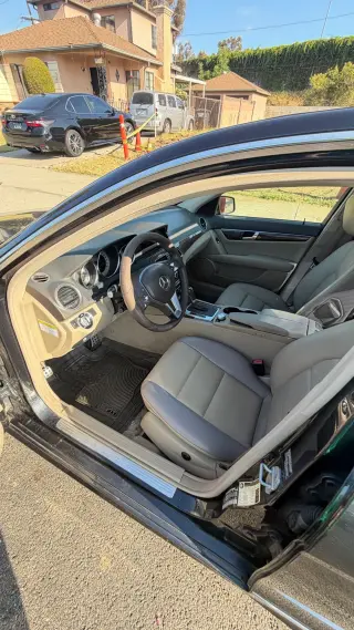 2013 Mercedes-Benz C-Class C250 Sedán - Conducción Limpia y Eficiente