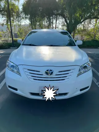 Toyota Camry Sedán 2009 - Motor confiable de 2.4L, 4 puertas