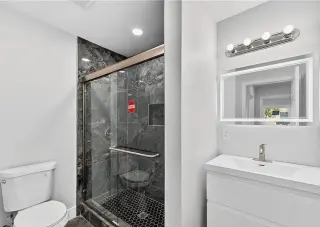 2-bedroom, 2-bathroom home located in the highly desirable Los Altos South