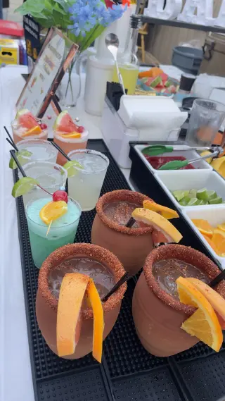 Bartenders y Meseros