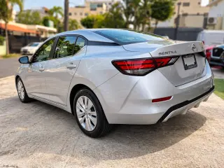 Nissan Sentra S 2023 Gris - Santiz Autos