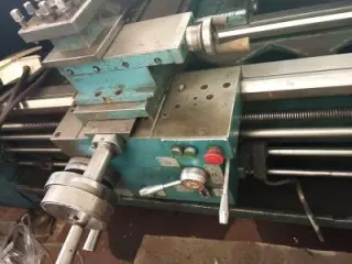 Torno  Pesado de 1.5 mts. Y Prensa Hidr. de 50 Ton.