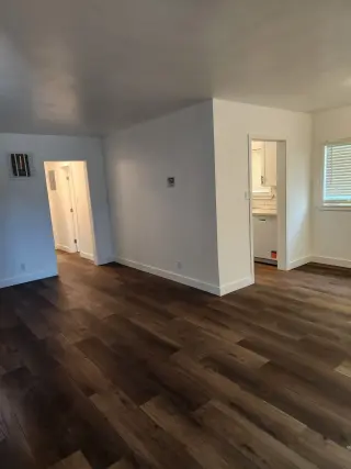 Hermoso Apartamento de 2 Rec / 1 Baño Totalmente Remodelado – Listo para Mudarse