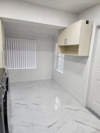 Well maintained 2/1 TRIPLEX located in a quiet, family-friendly neighborhood