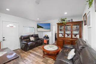 2 bedrooms 1 bathroom