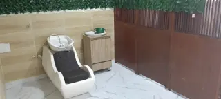 Arriendo local comercial Salon de Belleza Amoblado