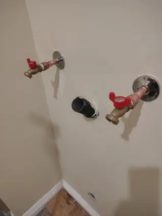 Plomería y electricidad.